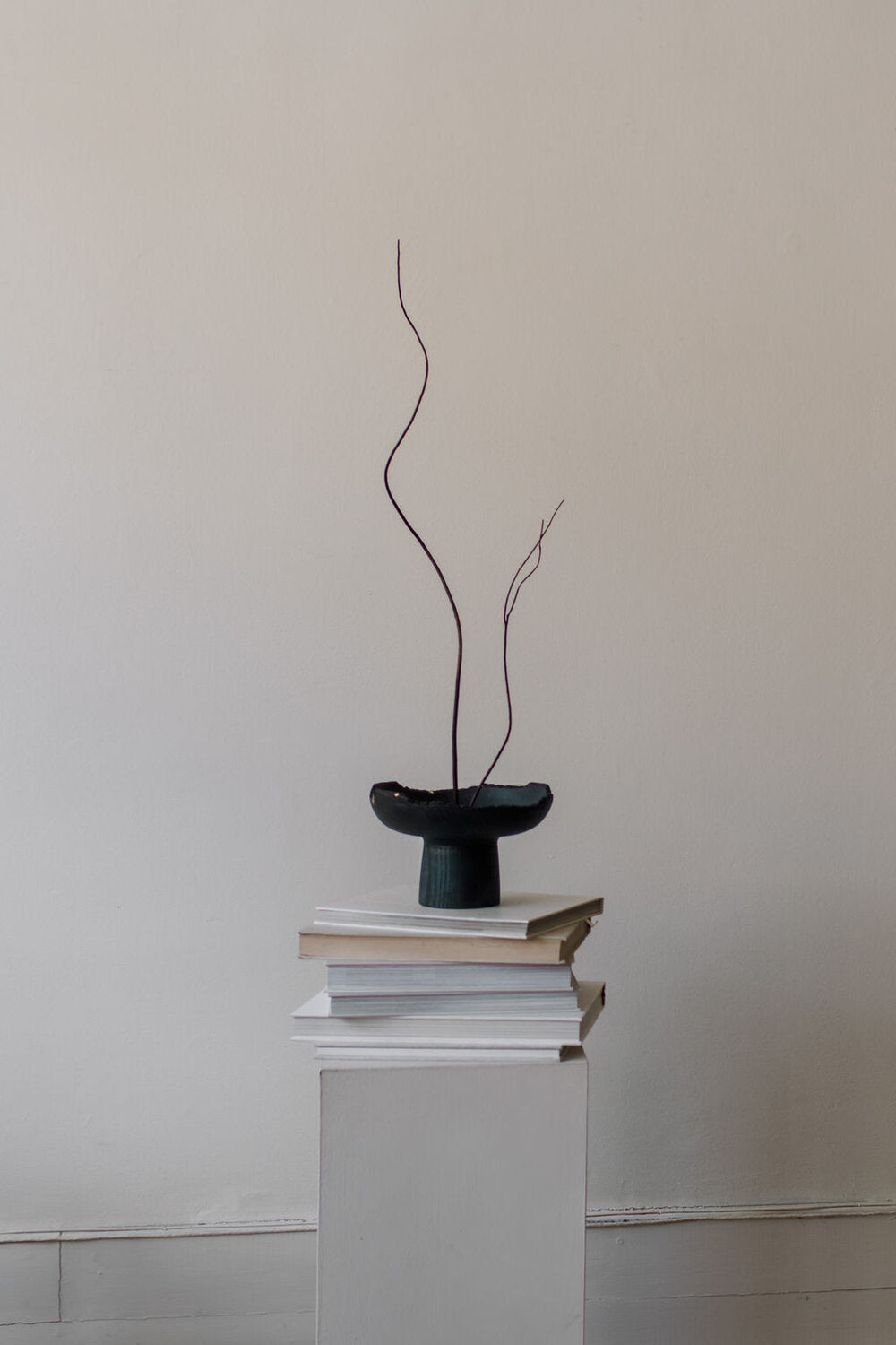 Pooja Pawaskar / Neel Ikebana-Style Vase