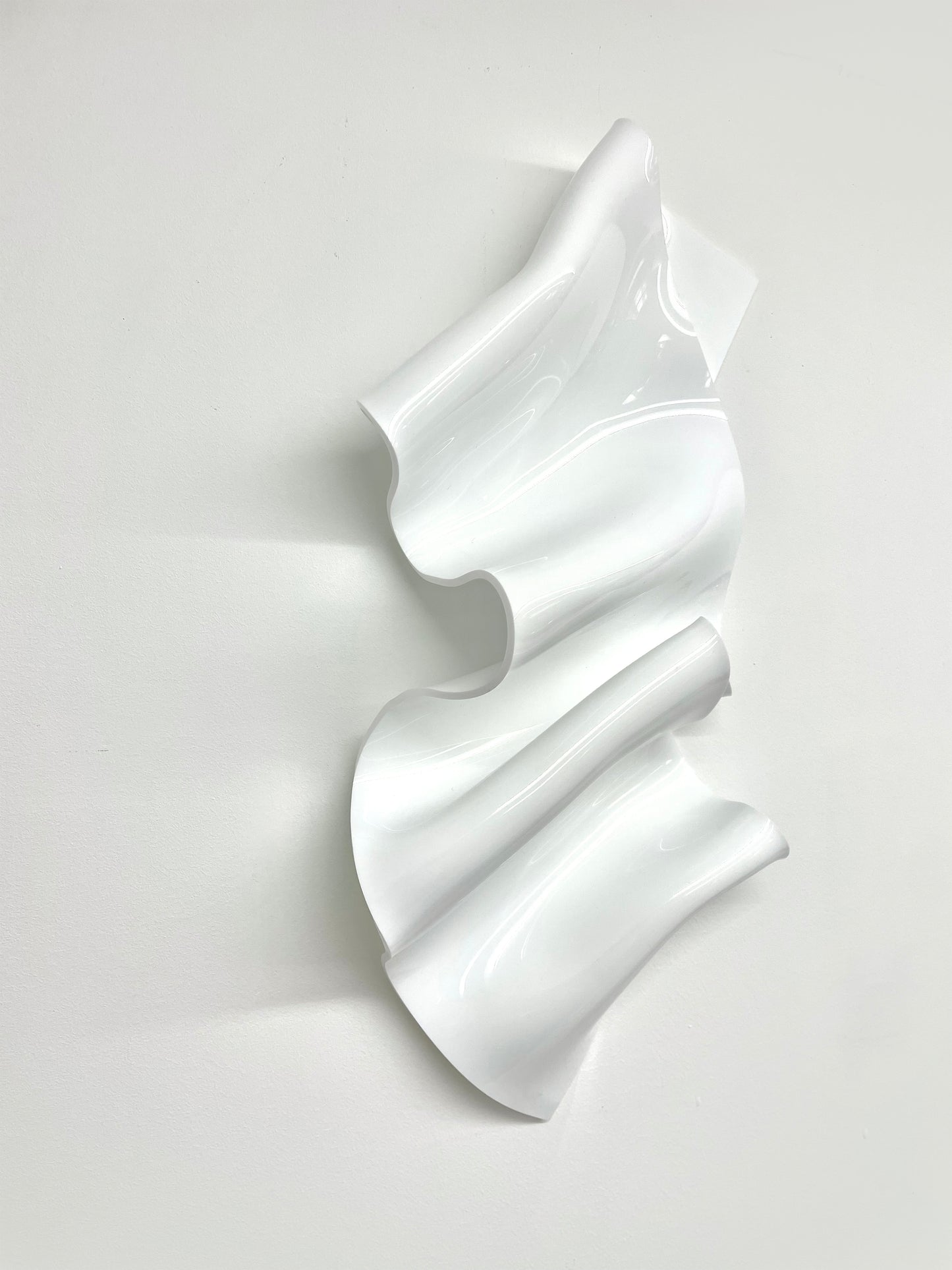 Michèle Caspers / White Shapes Petite VI