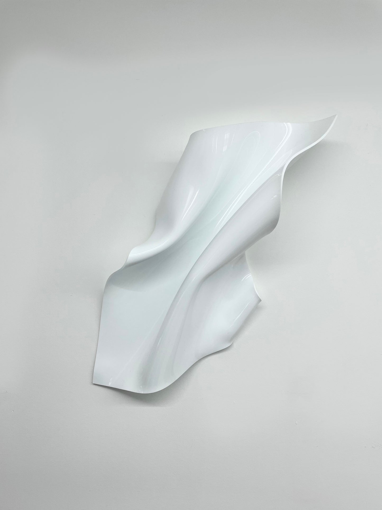 Michèle Caspers / White Shapes Petite V