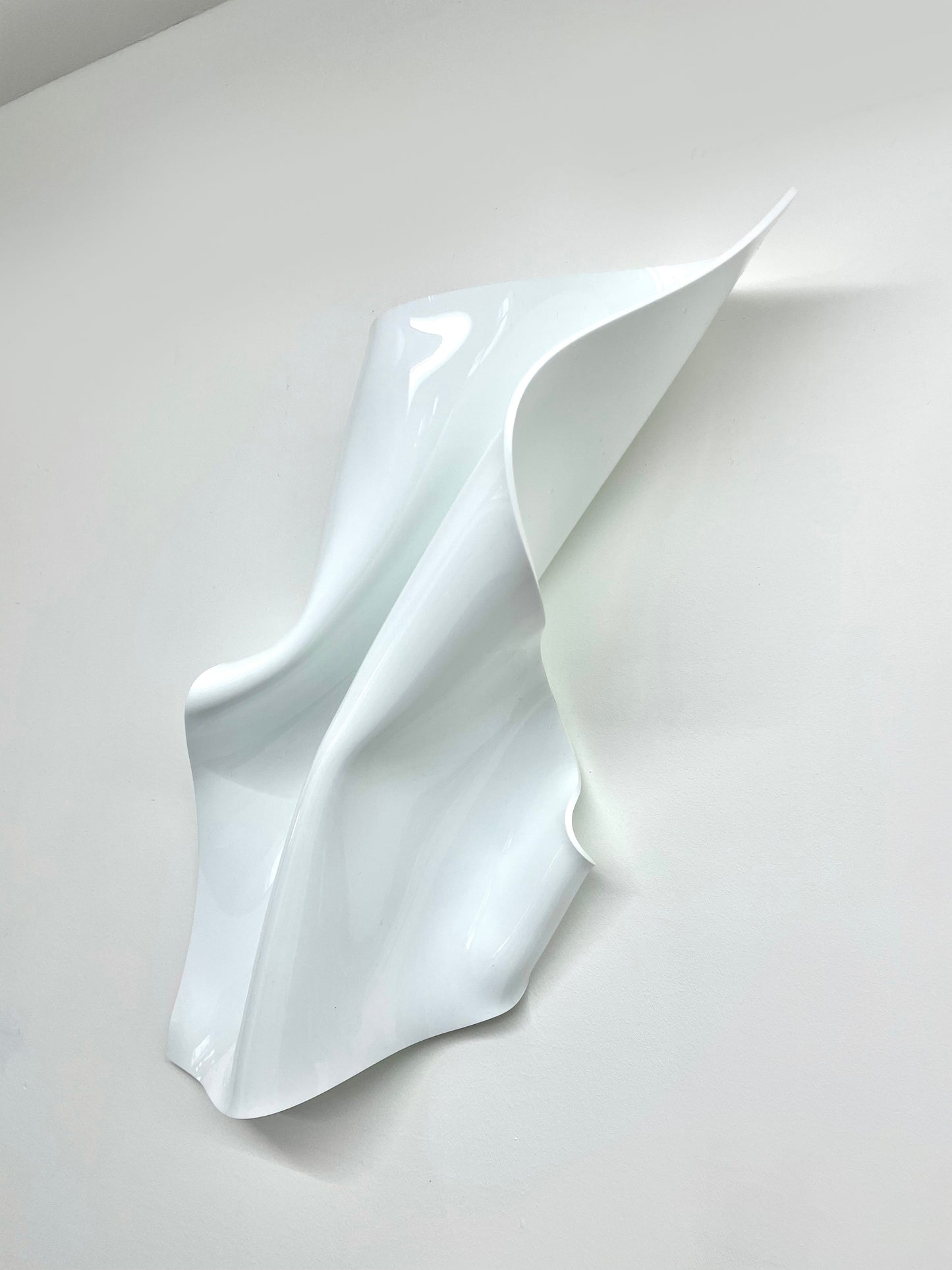 Michèle Caspers / White Shapes Petite V