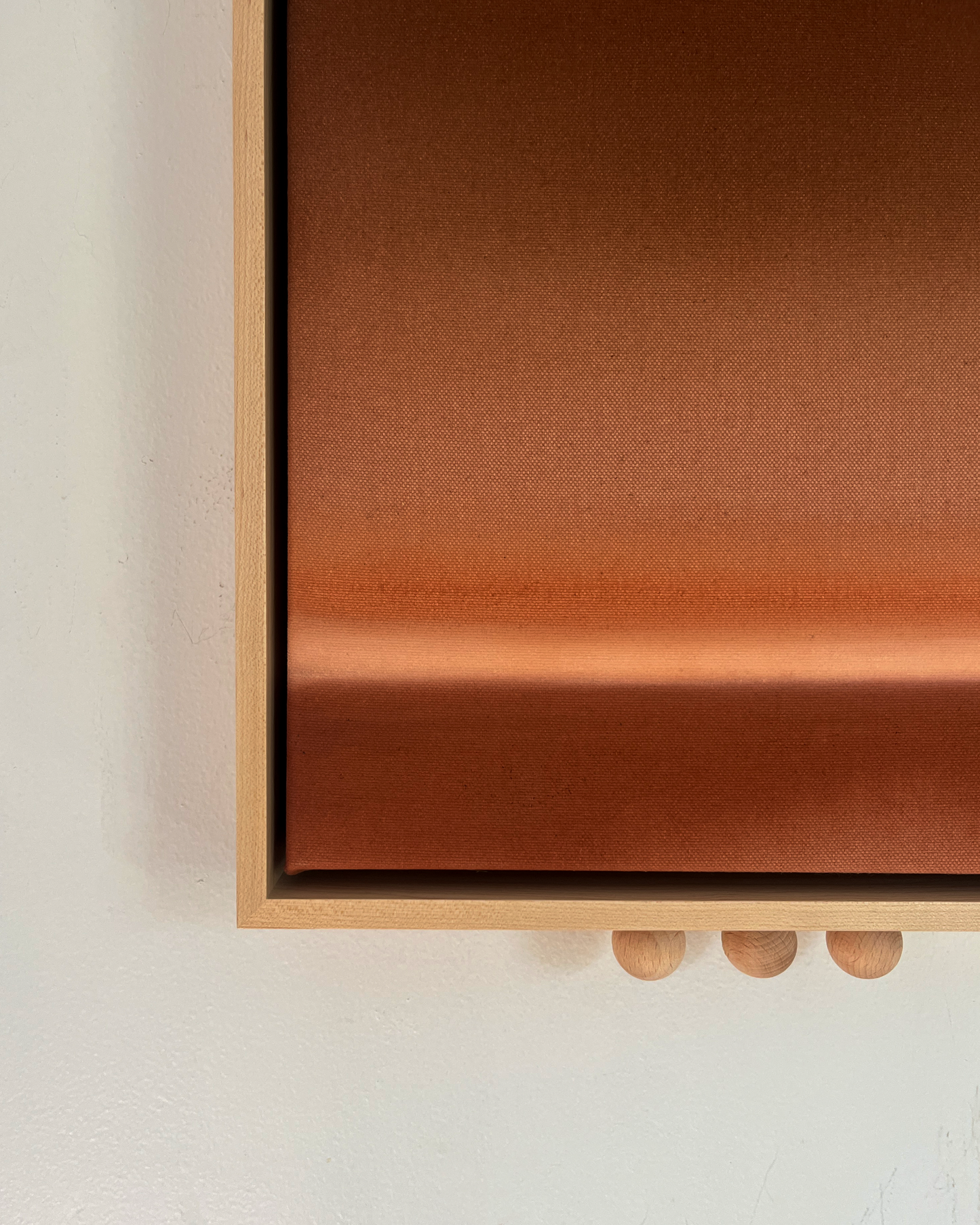 Ali Pilli / Eating Peaches