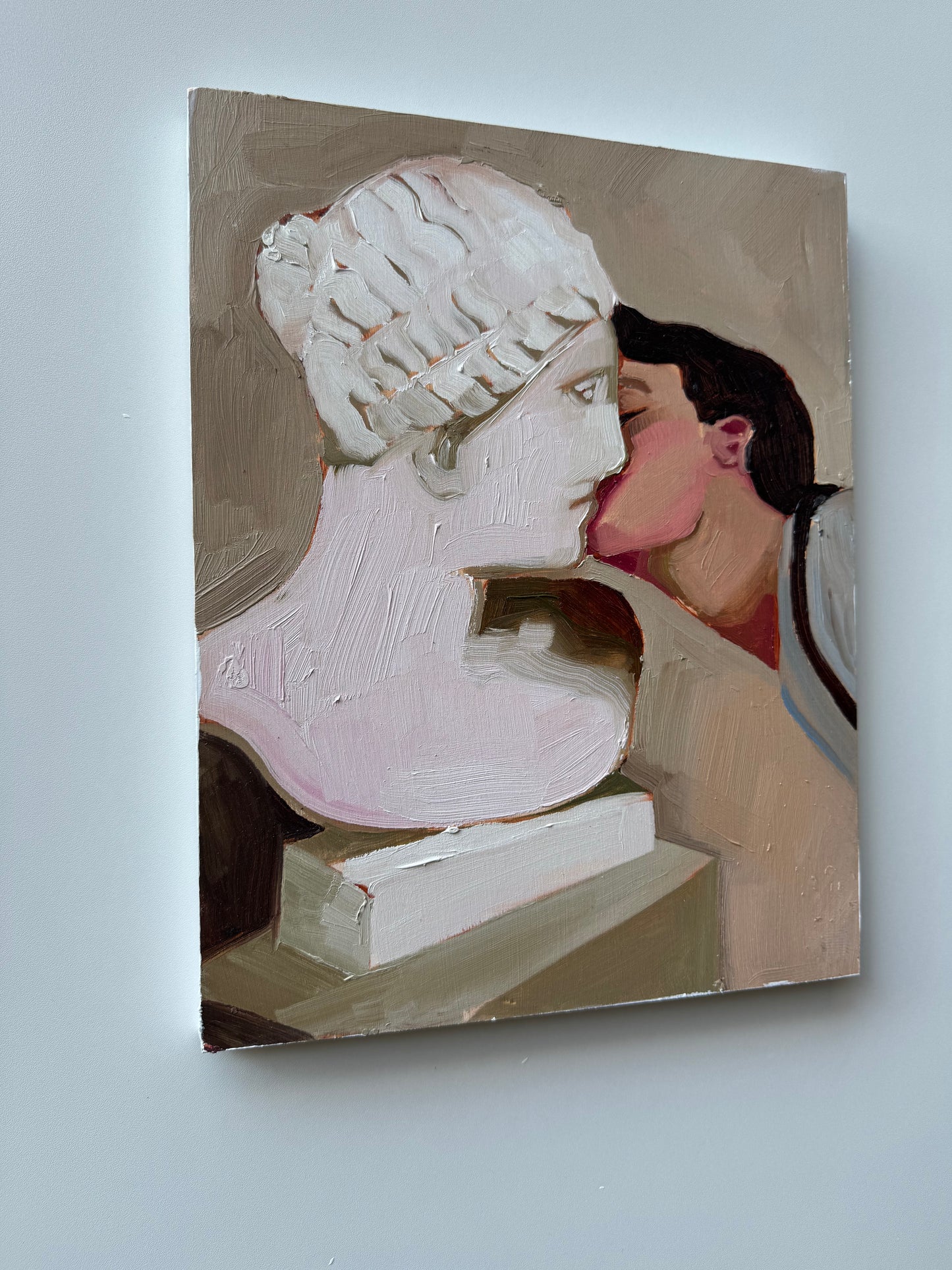 Emma Chlumecky / Statue Kiss II