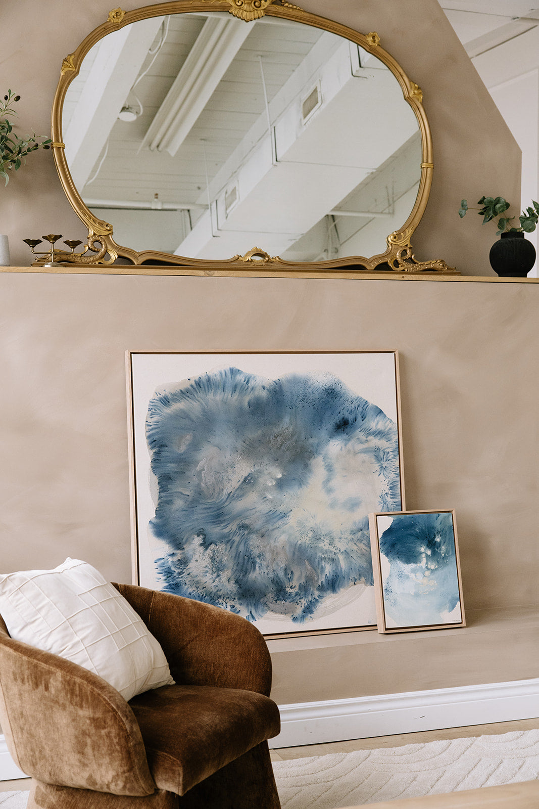 Sara Gonzalez / Held by Light