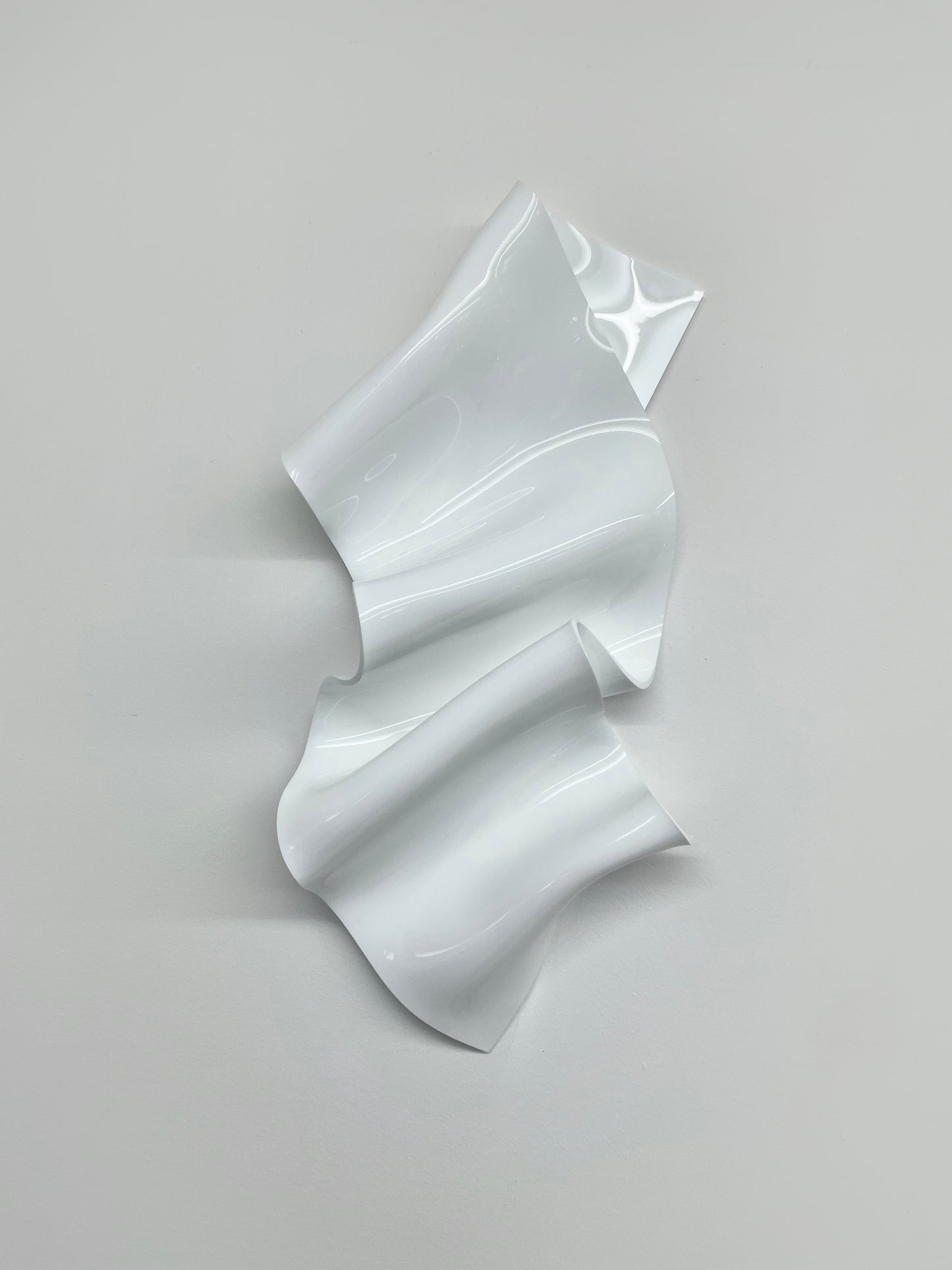 Michèle Caspers / White Shapes Petite VI