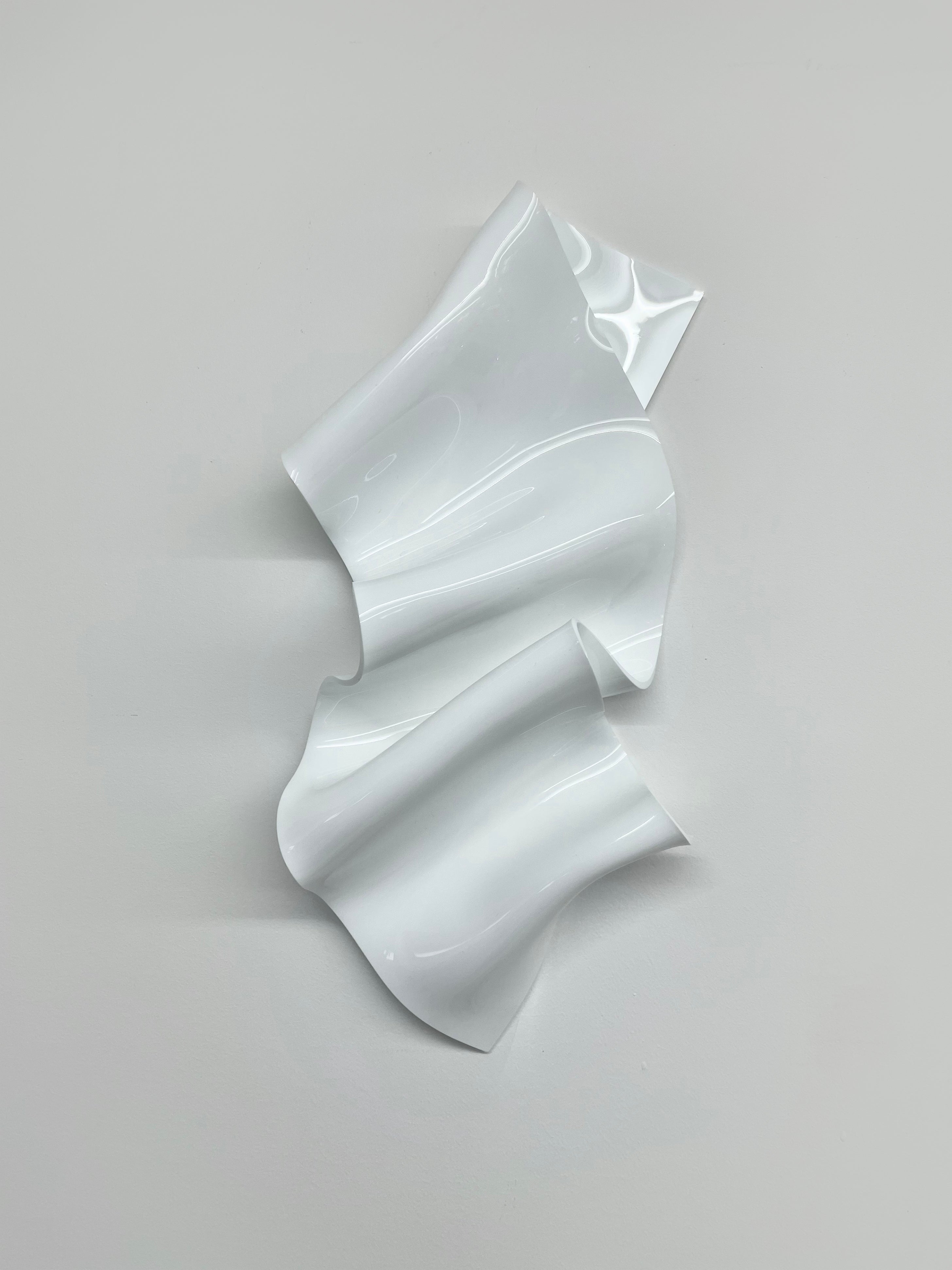 Michèle Caspers / White Shapes Petite VI