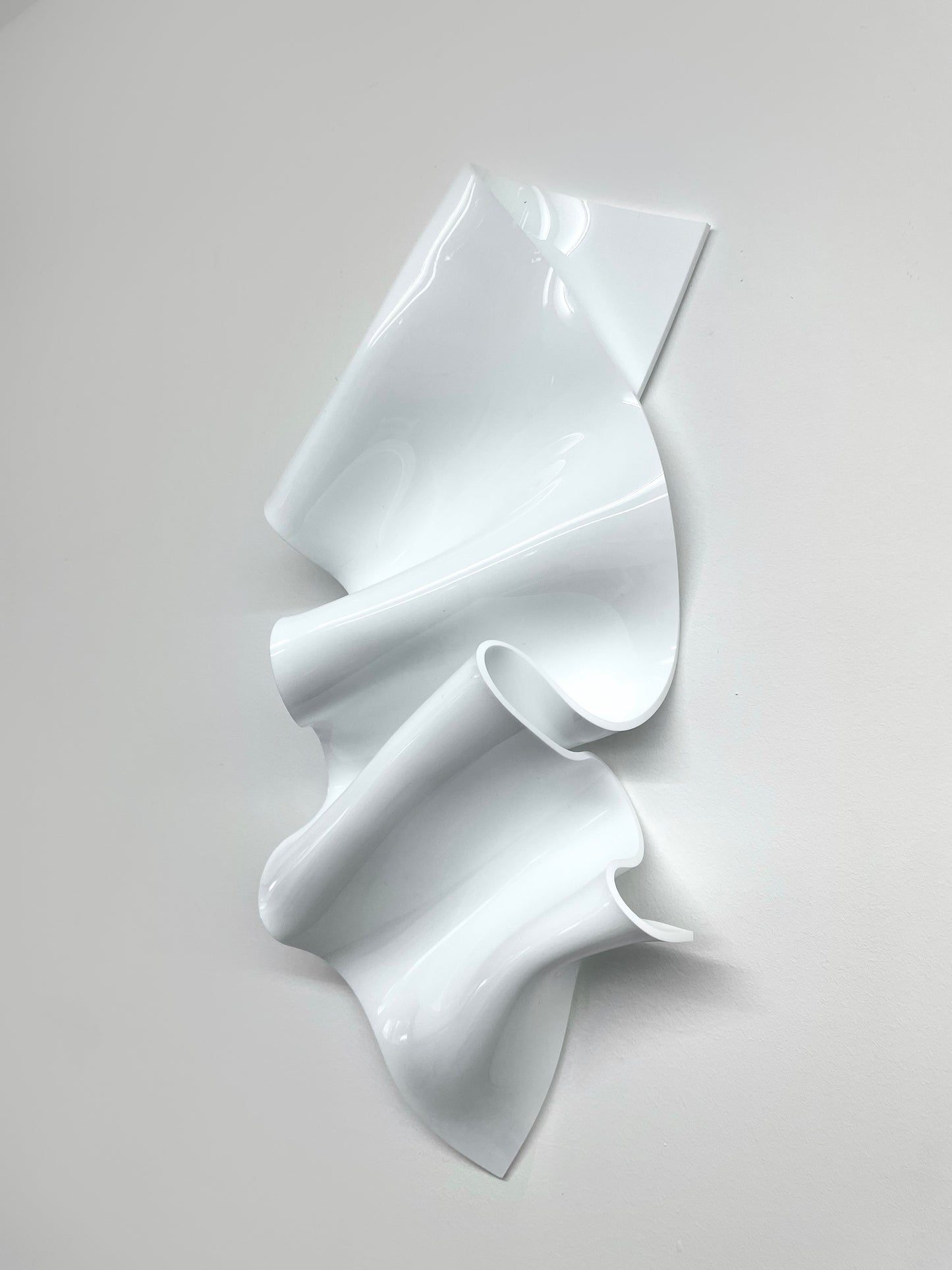 Michèle Caspers / White Shapes Petite VI