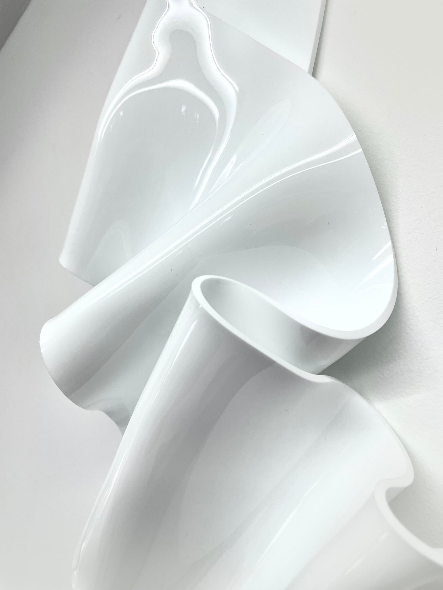 Michèle Caspers / White Shapes Petite VI