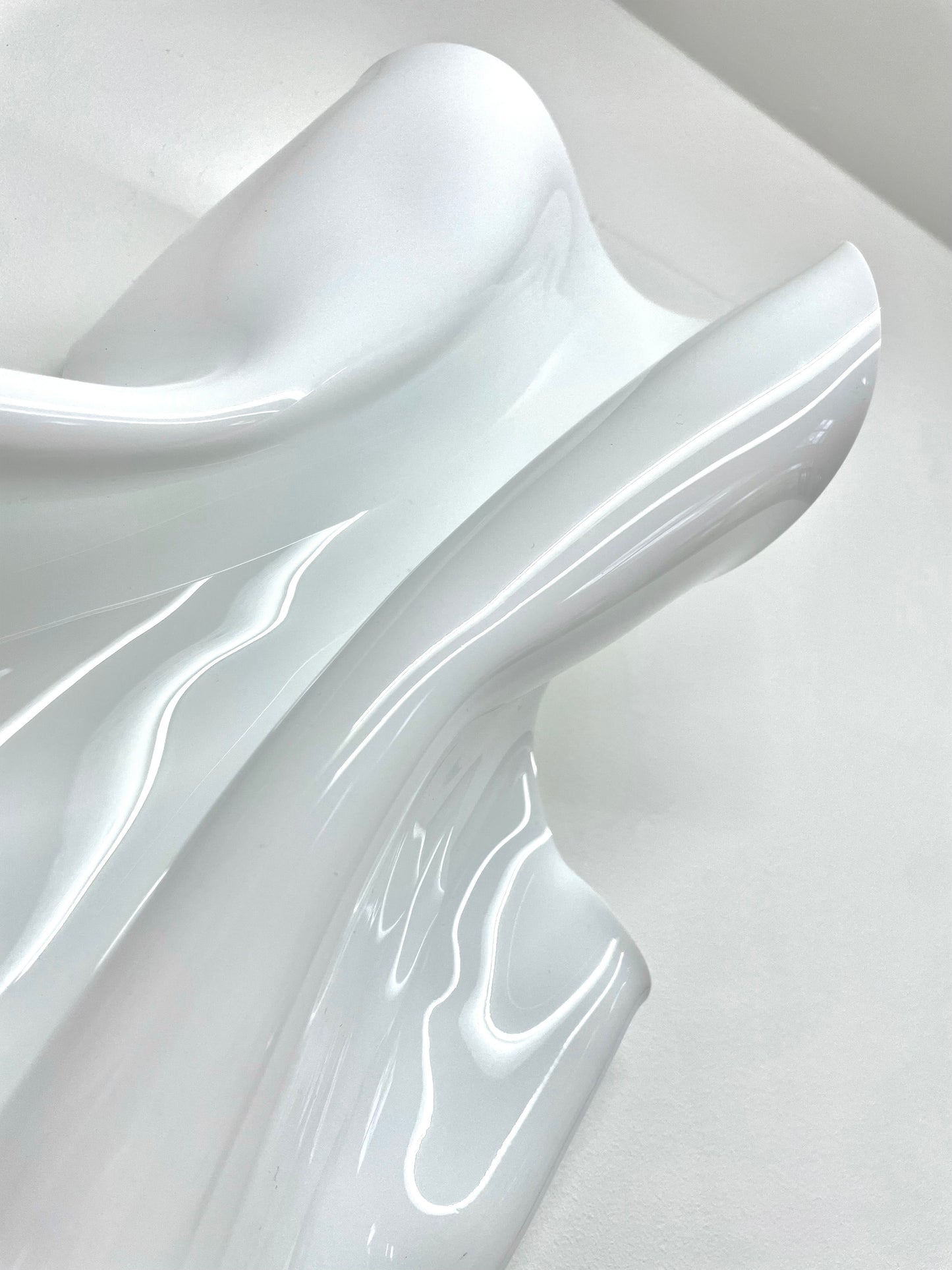 Michèle Caspers / White Shapes Petite V